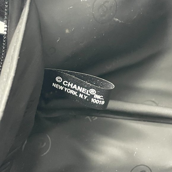 CHANEL Shiny Black Cosmetic Case - Picture 10 of 11